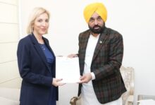 Photo of भारत में ब्रिटिश डिप्टी हाई कमिश्नर सुश्री अल्बा स्मेरिग्लिओ से मिले पंजाब के मुख्यमंत्री भगवंत मान