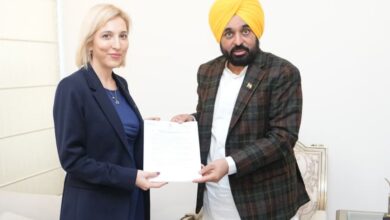 Photo of भारत में ब्रिटिश डिप्टी हाई कमिश्नर सुश्री अल्बा स्मेरिग्लिओ से मिले पंजाब के मुख्यमंत्री भगवंत मान