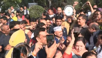 Photo of Delhi में बढ़ते प्रदूषण और BJP की नाकामी पर Aam Aadmi Party के नेताओं का विरोध प्रदर्शन