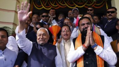 Photo of बिहार: विधानसभा की कार्यवाही जारी, तेजस्वी ने सम्राट से मिलाया हाथ