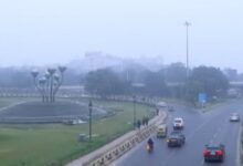 Photo of दिल्ली में सांसों का ‘आपातकाल’: आनंद विहार में 466, मुंडका में 451