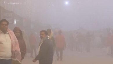 Photo of घने कोहरे की चादर में लिपटा दिल्ली-NCR… राजधानी में हवा खतरनाक स्तर पर