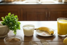 Photo of भारी खाने के बाद हो रही है पेट में गुड़गुड़? ये 10 घरेलू नुस्खे हैं पेट की हर समस्या का रामबाण इलाज