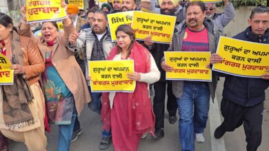 Photo of गुरुओं के अपमान के खिलाफ ‘आप’ का आक्रोश! कांग्रेस नेता परगट सिंह के घर के बाहर रोष प्रदर्शन