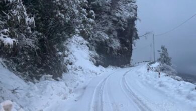 Photo of मसूरी समेत पहाड़ी इलाकों में बर्फबारी, यमुनोत्री हाईवे बंद