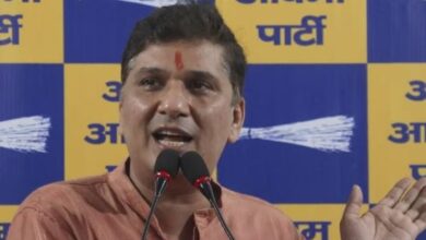 Photo of दिल्ली की मुख्यमंत्री के घर से महज़ 400 मीटर दूर दिन दहाड़े इनकी माँ की हत्या कर दी गई