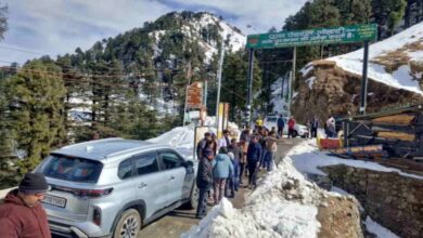 Photo of चकराता: लोखंडी में फंसे 80 पर्यटक सकुशल निकले बाहर