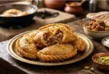 Photo of इस Holi गुड़ और नारियल से बनाएं हलवाई जैसी खस्ता गुजिया