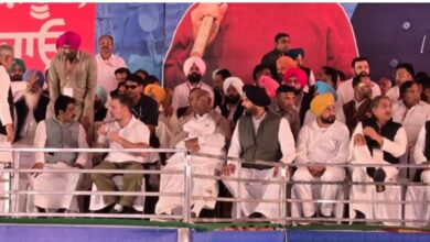 Photo of बरनाला में राहुल गांधी की रैली: मंच से नेताओं को हिदायत- टीम प्लेयर बनो