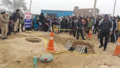 Photo of सिरसा सीवरेज लाइन में पैमाइश करने उतरे 2 युवक, मैनहोल में गिरने से 1 की मौत…