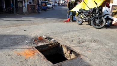 Photo of रोहिणी में अब फिर नाले में गिरा शख्स… जैसे-तैसे बची उसकी जान, सिस्टम की लापरवाही की हदें पार