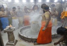 Photo of  महाकाल मंदिर में होली की धूम, भस्म आरती में लगाया हर्बल गुलाल