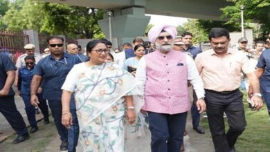 Photo of उपराज्यपाल संधू, सीएम रेखा मानसून की तैयारियों की समीक्षा के लिए वासुदेव घाट पहुंचे