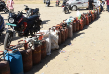 Photo of धोखाधड़ी से उड़े होश: 3000 रुपये देकर ब्लैक में लिया सिलिंडर, एक ही दिन में हो गया खत्म