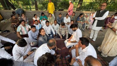 Photo of बच्ची से रेप मामले में ‘‘आप’’ महिला पार्षदों के साथ राज भवन पहुंचे सौरभ भारद्वाज, घंटों इंतजार के बाद भी नहीं मिले एलजी