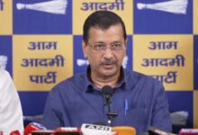 Photo of आम आदमी पार्टी के राष्ट्रीय संयोजक अरविंद केजरीवाल एक महत्वपूर्ण प्रेस कॉन्फ्रेंस को संबोधित करते हुए