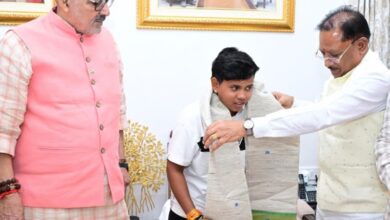 Photo of भारतीय अंडर-19 महिला क्रिकेट टीम की उपकप्तान बनीं महक; सीएम साय ने किया सम्मानित
