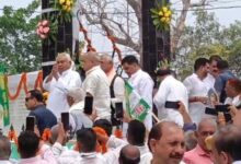 Photo of जलालपुर पहुंचे नीतीश कुमार, लोकगायक की प्रतिमा पर किया माल्यार्पण