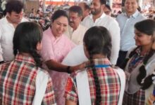 Photo of सीएम रेखा की बच्चियों को सौगात: साइकिल देकर पूछा- खुश हैं…
