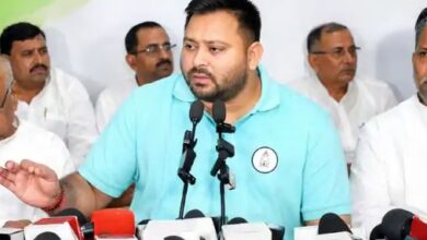 Photo of राजभवन मार्च पर राजद नेताओं के साथ निकले तेजस्वी यादव