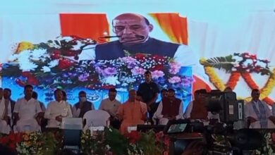 Photo of यूपी: रक्षामंत्री व सीएम योगी ने 101 करोड़ की 12 परियोजनाओं के लिए किया भूमिपूजन