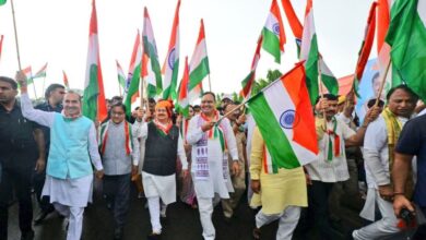 Photo of बारिश के बीच जयपुर में निकली तिरंगा यात्रा, जेपी नड्डा बोले- राष्ट्रगीत का अपमान नहीं होगा बर्दाश्त