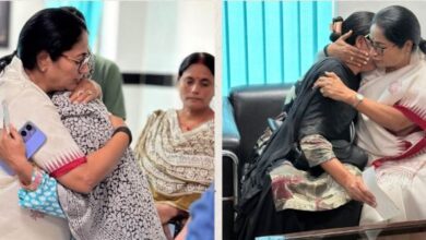 Photo of सत्य निकेतन इमारत हादसा: घायलों से मिलने एम्स पहुंचीं सीएम रेखा गुप्ता