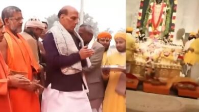 Photo of अयोध्या: राजनाथ सिंह ने रामलला के दरबार में टेका माथा