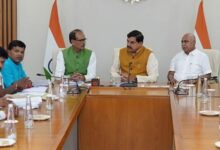 Photo of एमपी: कोसमी में आदिवासियों के घर तोड़ने पर सीएम से मिले शिवराज